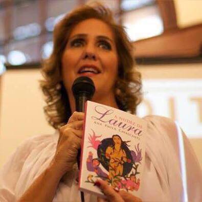Na sua mais recente crônica, a escritora Ana Paula Cavalcanti aborda o tema "Buracos e Pedras"