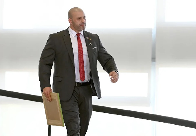 Deputados avisam ao STF que Daniel Silveira não ficará na Comissão de Constituição e Justiça