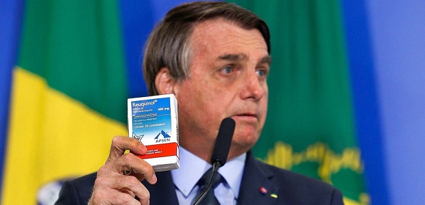 Bolsonaro chama acordo entre TSE e WhatsApp de 'censura' e diz que medida 'não vale'