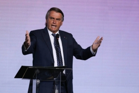 Bolsonaro apresenta ao STF ação contra Moraes por alegado abuso de autoridade