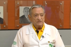 Carneiro Arnaud recebe comenda concedia pelo presidente Jair Bolsonaro
