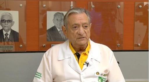 Carneiro Arnaud recebe comenda concedia pelo presidente Jair Bolsonaro